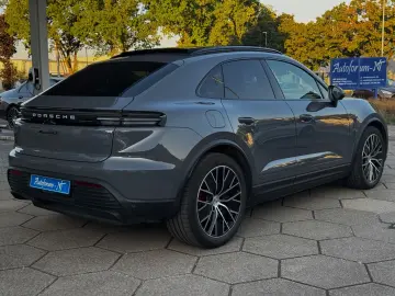 PORSCHE Macan Electric 4 S PANO CHRONO 360 BOSE AIR VOLL