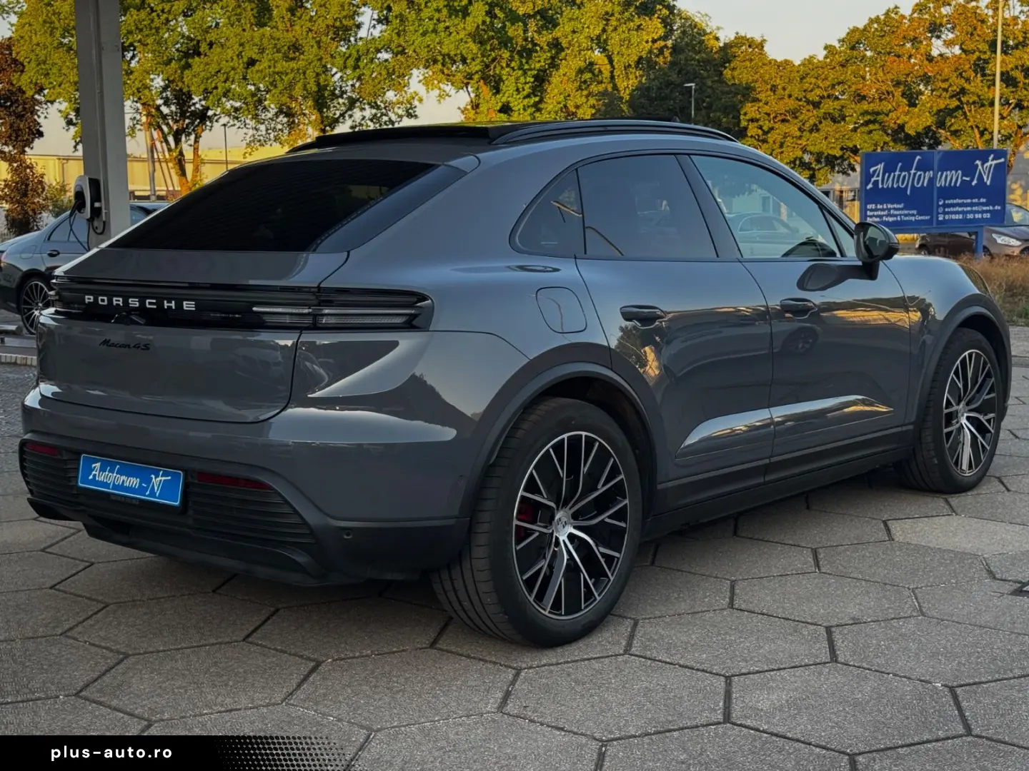 PORSCHE Macan Electric 4 S PANO CHRONO 360 BOSE AIR VOLL