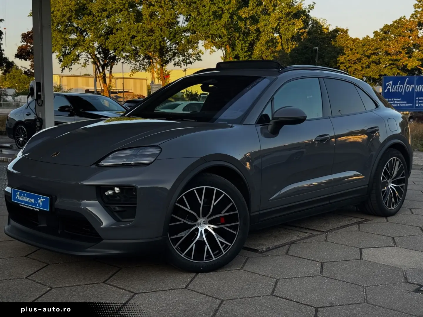PORSCHE Macan Electric 4 S PANO CHRONO 360 BOSE AIR VOLL