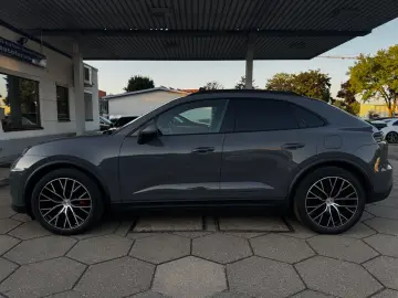 PORSCHE Macan Electric 4 S PANO CHRONO 360 BOSE AIR VOLL