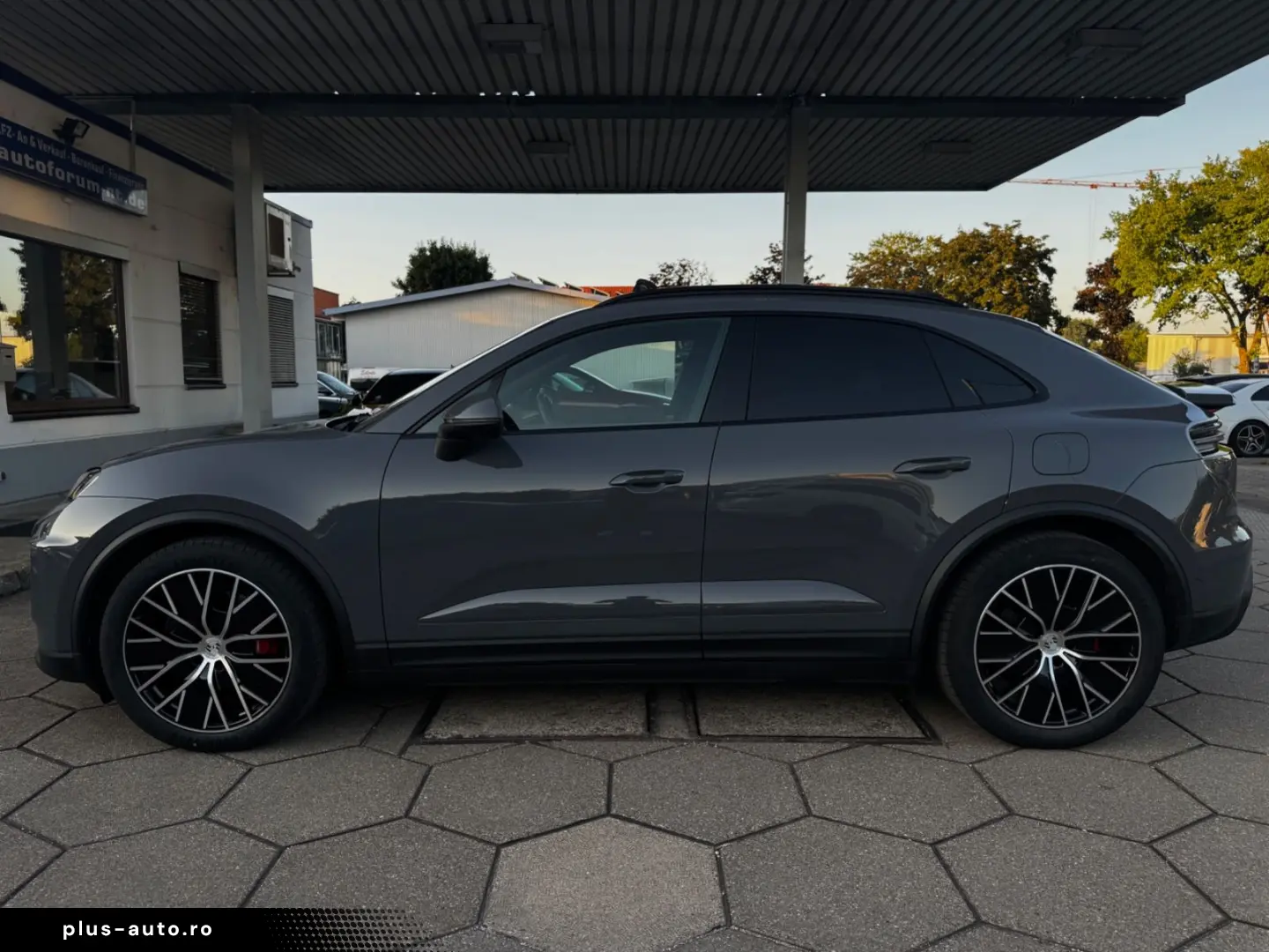 PORSCHE Macan Electric 4 S PANO CHRONO 360 BOSE AIR VOLL
