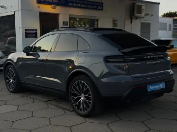 PORSCHE Macan Electric 4 S PANO CHRONO 360 BOSE AIR VOLL