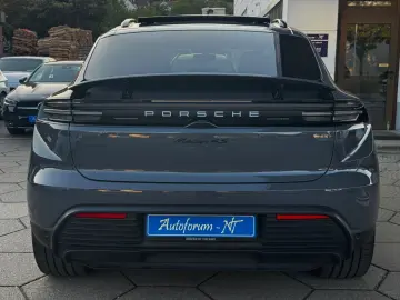 PORSCHE Macan Electric 4 S PANO CHRONO 360 BOSE AIR VOLL