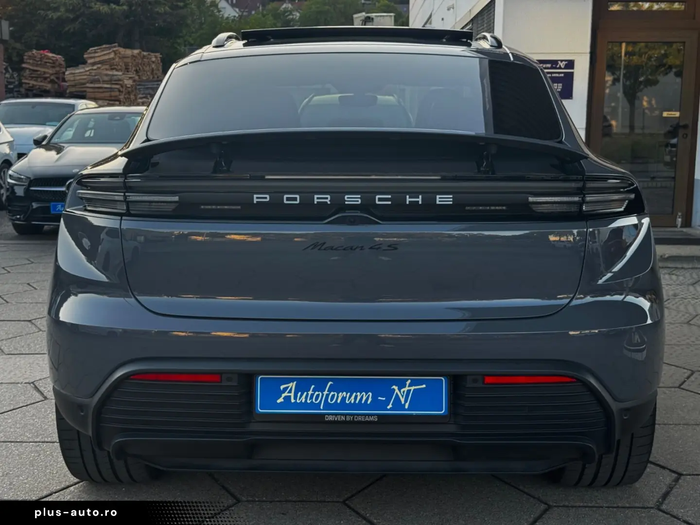 PORSCHE Macan Electric 4 S PANO CHRONO 360 BOSE AIR VOLL