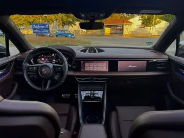 PORSCHE Macan Electric 4 S PANO CHRONO 360 BOSE AIR VOLL
