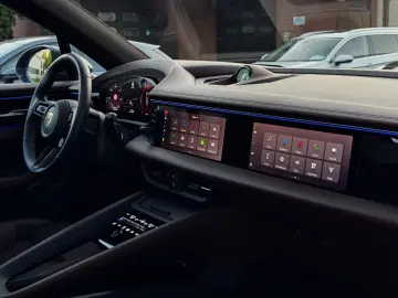 PORSCHE Macan Electric 4 S PANO CHRONO 360 BOSE AIR VOLL