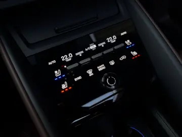 PORSCHE Macan Electric 4 S PANO CHRONO 360 BOSE AIR VOLL