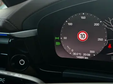 PORSCHE Macan Electric 4 S PANO CHRONO 360 BOSE AIR VOLL