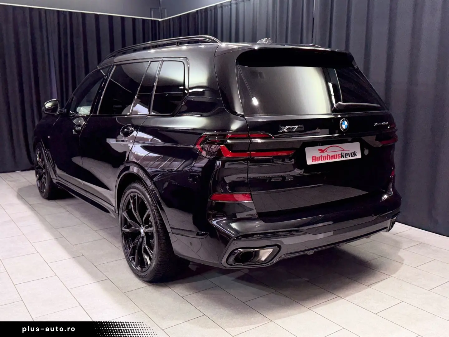 BMW X7 xDrive 40d M SPORT PRO LUFT PANO 7-SITZER AHK
