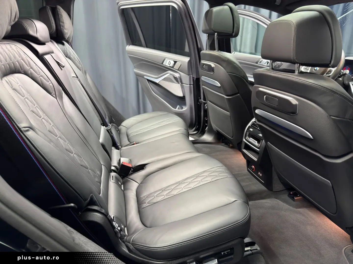 BMW X7 xDrive 40d M SPORT PRO LUFT PANO 7-SITZER AHK