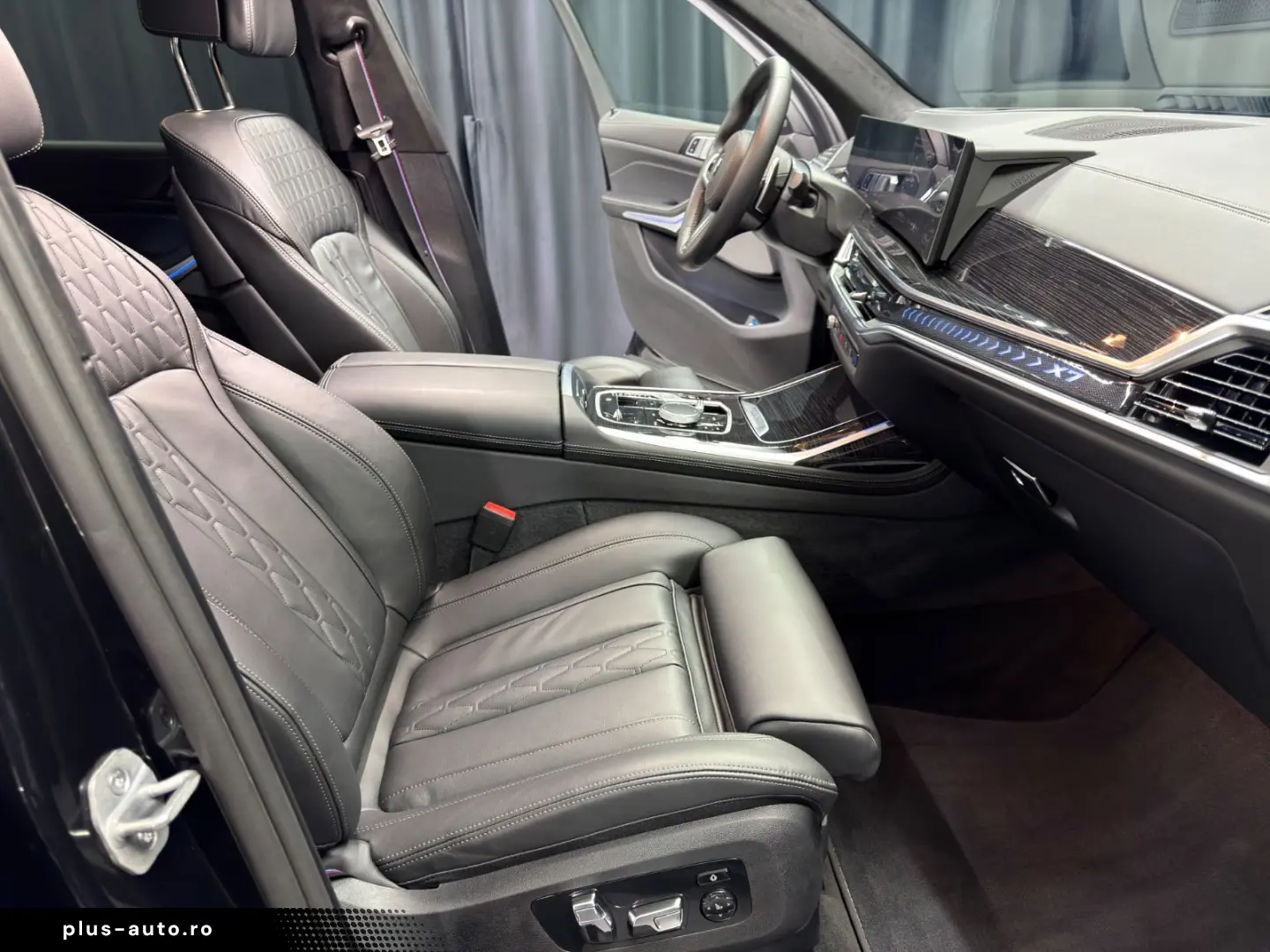 BMW X7 xDrive 40d M SPORT PRO LUFT PANO 7-SITZER AHK