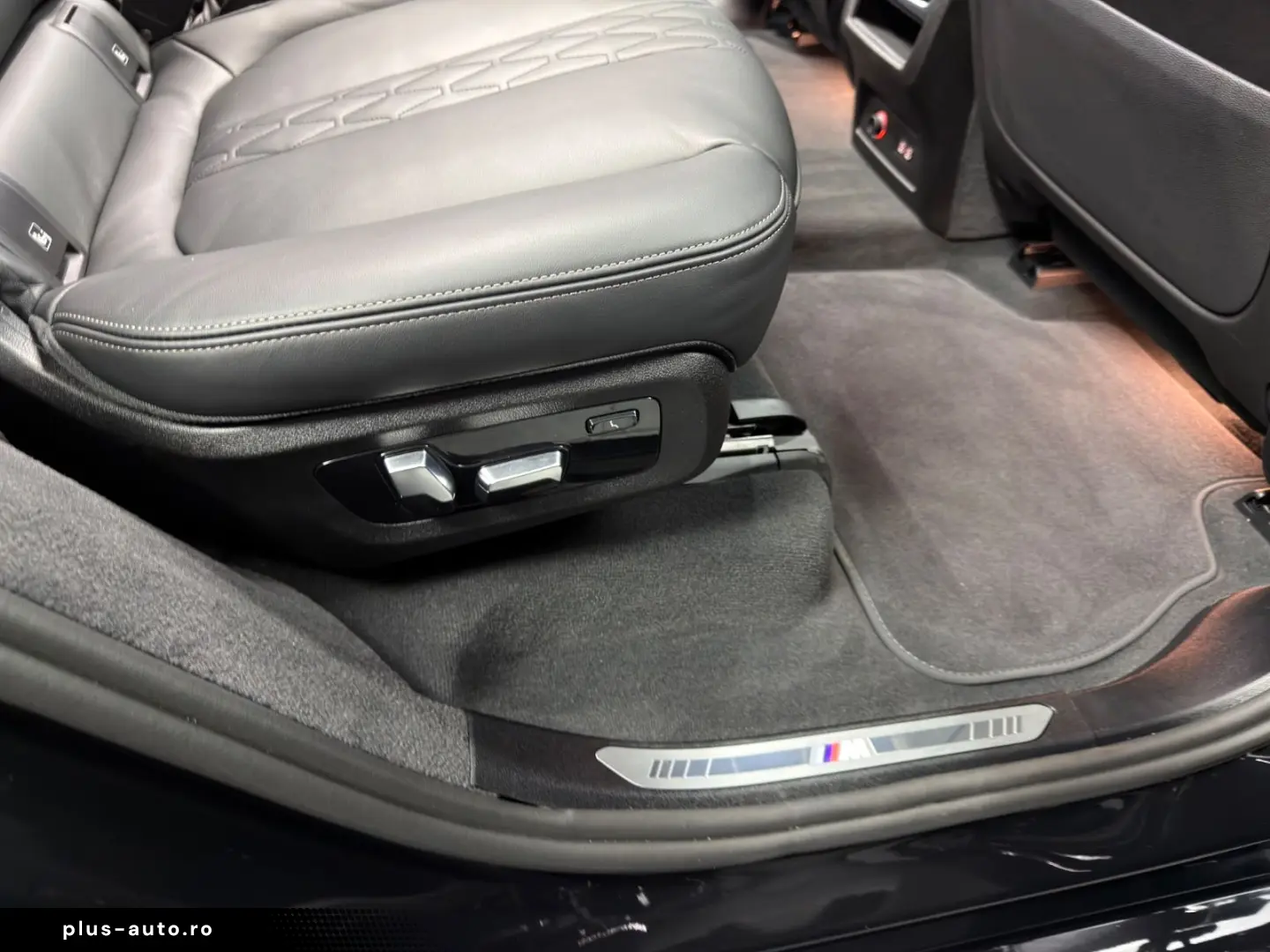BMW X7 xDrive 40d M SPORT PRO LUFT PANO 7-SITZER AHK