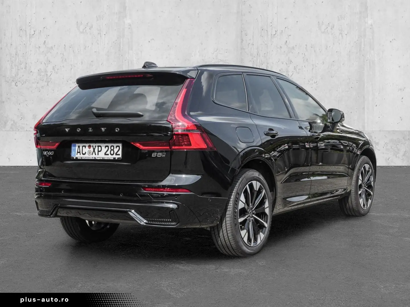 VOLVO XC60 Plus Dark AWD B5 Benzin EU6e Licht-  Lagom-