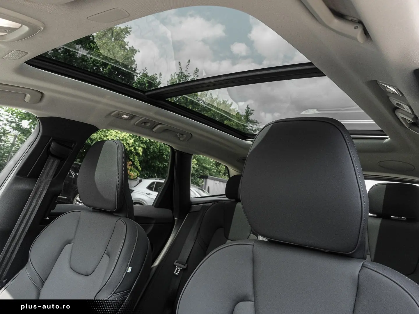 VOLVO XC60 Plus Dark AWD B5 Benzin EU6e Licht-  Lagom-