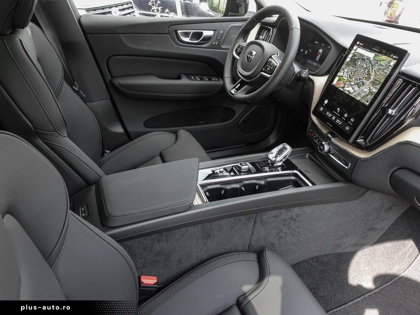 VOLVO XC60 Plus Dark AWD B5 Benzin EU6e Licht-  Lagom-
