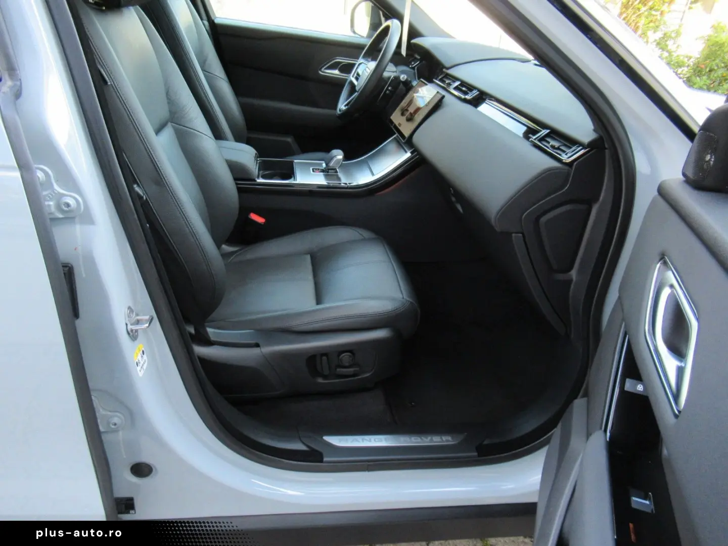 LAND ROVER NEW D300 DYN SE HEAD-UP BLACK PANO 3D eAHK NP101