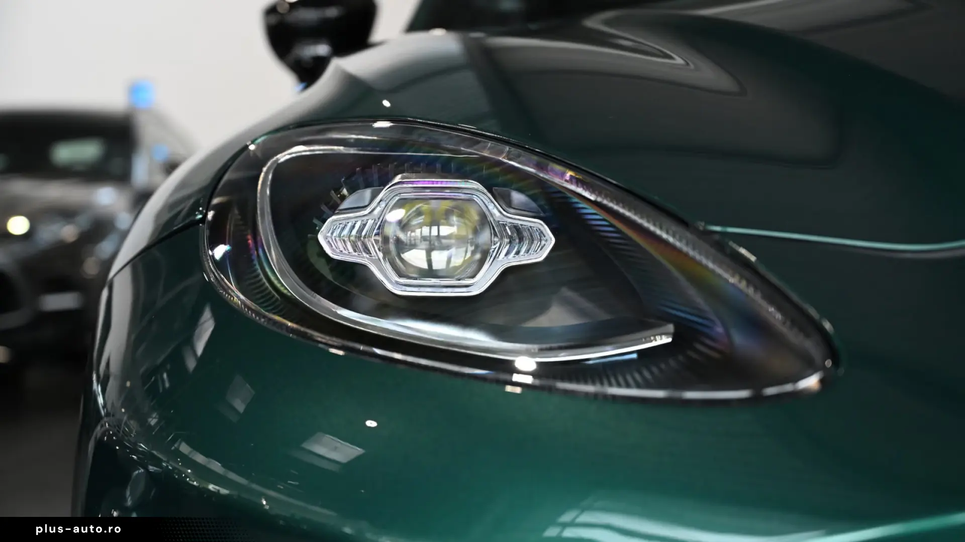 Aston Martin DBX S Malachite Green Bowers&Wilkins