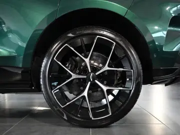 Aston Martin DBX S Malachite Green Bowers&Wilkins