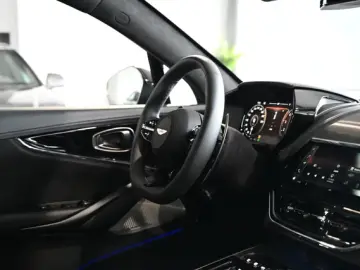 Aston Martin DBX S Malachite Green Bowers&Wilkins