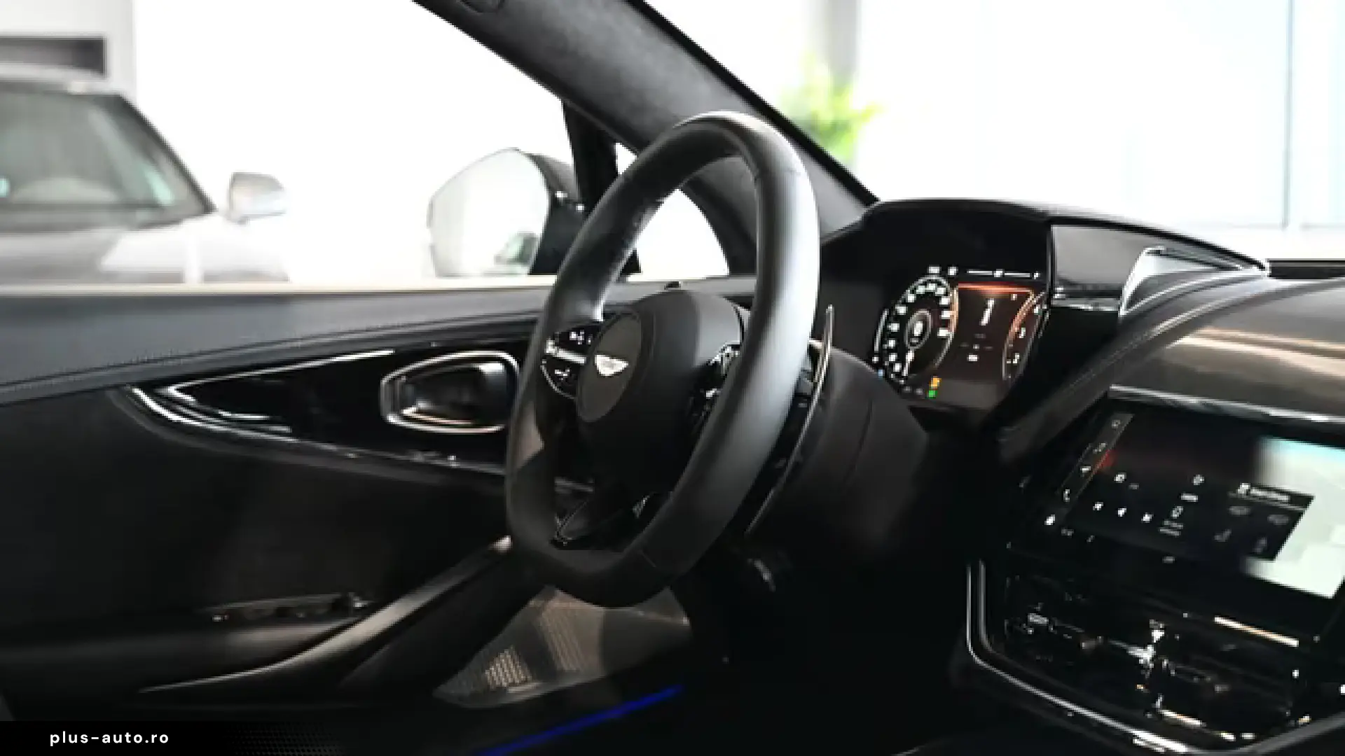 Aston Martin DBX S Malachite Green Bowers&Wilkins