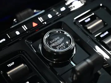 Aston Martin DBX S Malachite Green Bowers&Wilkins