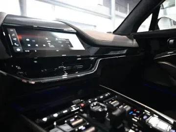 Aston Martin DBX S Malachite Green Bowers&Wilkins