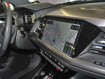AUDI Q4 e-tron 35 Advanced Nav Standklima Sportsitze