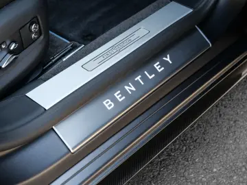 BENTLEY Flying Spur Speed Rear Entertainment  Dark Chrom
