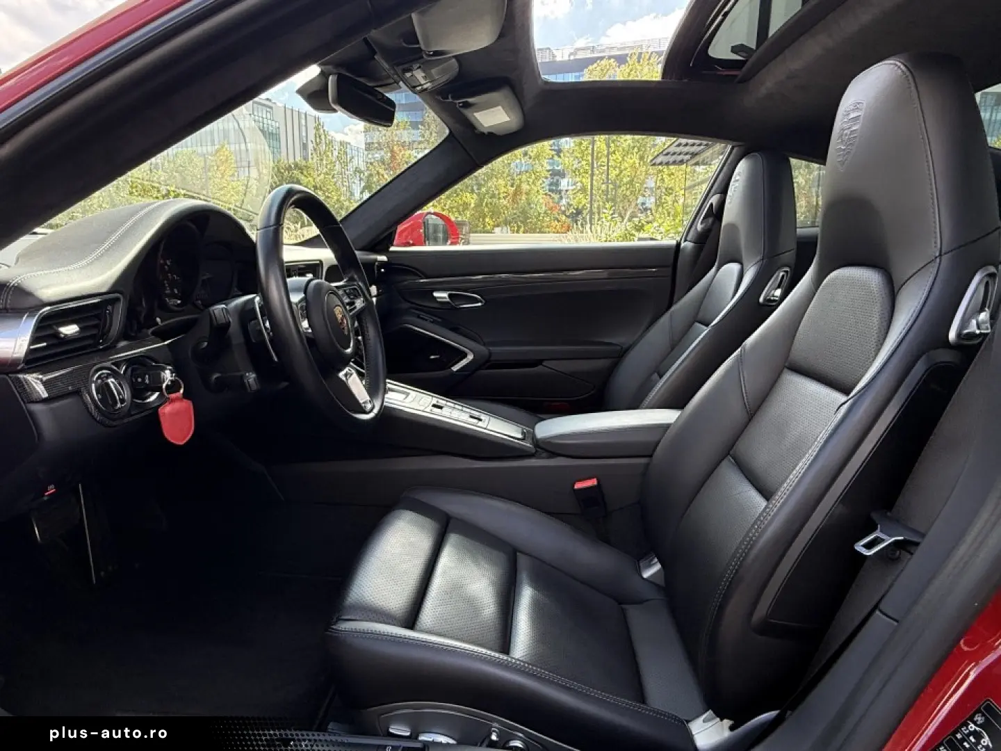 Porsche 911 GTS 2018 450cp