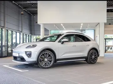 Porsche Macan 4 Spacer Speed Machine LED-Matrix PASM B