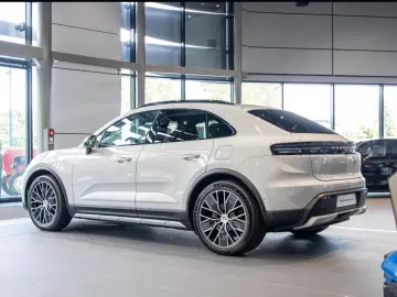 Porsche Macan 4 Spacer Speed Machine LED-Matrix PASM B