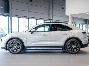 Porsche Macan 4 Spacer Speed Machine LED-Matrix PASM B