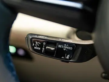 Porsche Macan 4 Spacer Speed Machine LED-Matrix PASM B