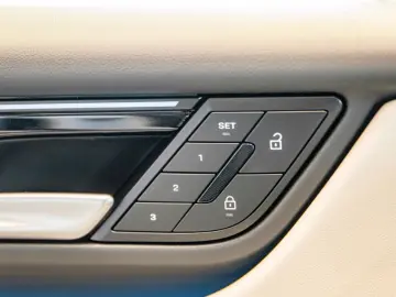 Porsche Macan 4 Spacer Speed Machine LED-Matrix PASM B