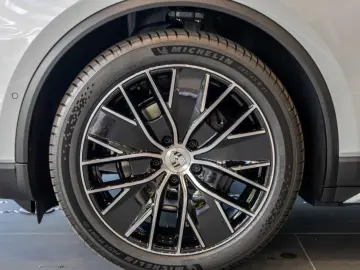 Porsche Macan 4 Spacer Speed Machine LED-Matrix PASM B