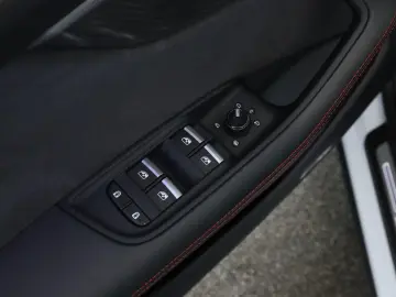 AUDI RS Q8 SUV performance Laser Pano Vmax RSAbgas 23