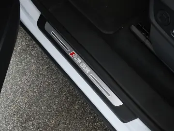 AUDI RS Q8 SUV performance Laser Pano Vmax RSAbgas 23