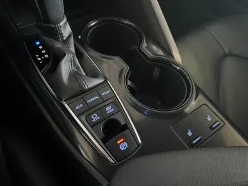 TOYOTA Camry Hybrid Business Edition  LED el. Sitze CAM