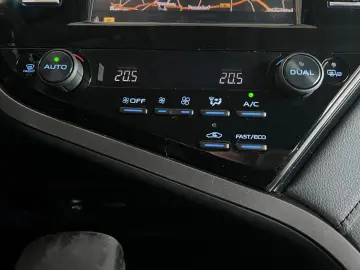 TOYOTA Camry Hybrid Business Edition  LED el. Sitze CAM