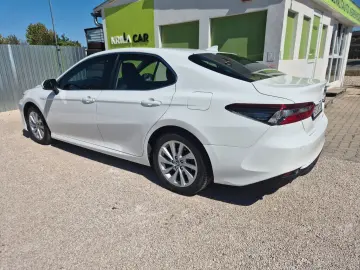 TOYOTA Camry 2.5 HYBRID COMFORT E-CVT