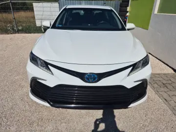 TOYOTA Camry 2.5 HYBRID COMFORT E-CVT