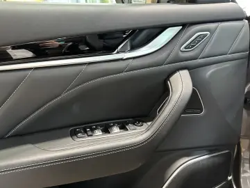 MASERATI Levante Modena S Nerissimo Leder Pano 360Cam