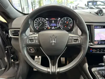 MASERATI Levante Modena S Nerissimo Leder Pano 360Cam