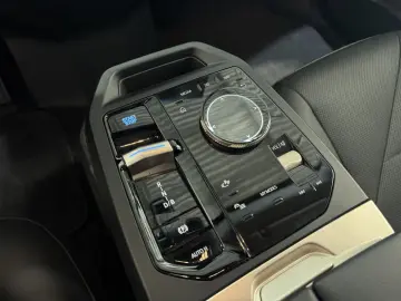 BMW iX 40 Sport R.Cam Leder Ambiente Standklima. ACC