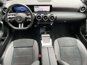 Mercedes-Benz A 250 e AMG LED Night MBUX