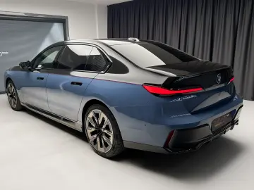 BMW 750e xDrive Plug-in Hybrid