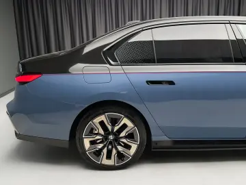 BMW 750e xDrive Plug-in Hybrid