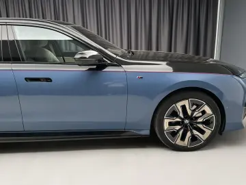 BMW 750e xDrive Plug-in Hybrid