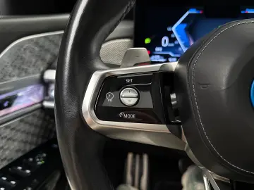 BMW 750e xDrive Plug-in Hybrid