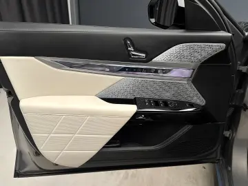 BMW 750e xDrive Plug-in Hybrid
